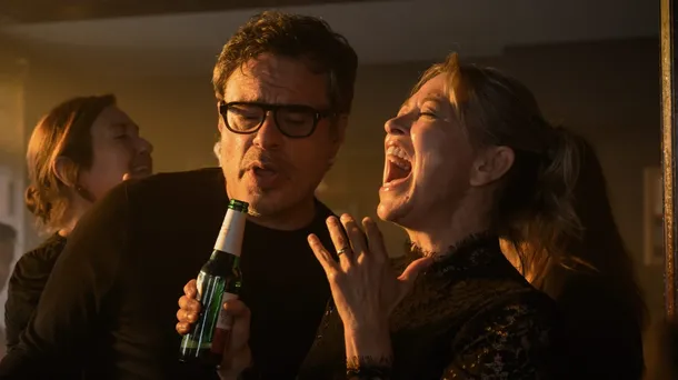 What happens at the end of Alice and Steve? That rooftop cliffhanger, explained