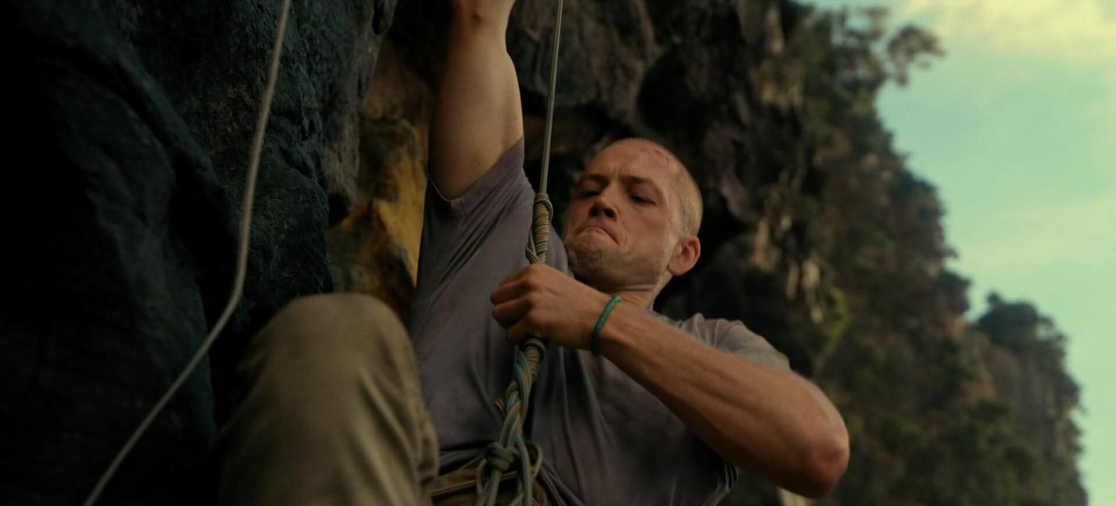 What happens at the end of Apex? The final fall mirrors the one that opens the film - image 1