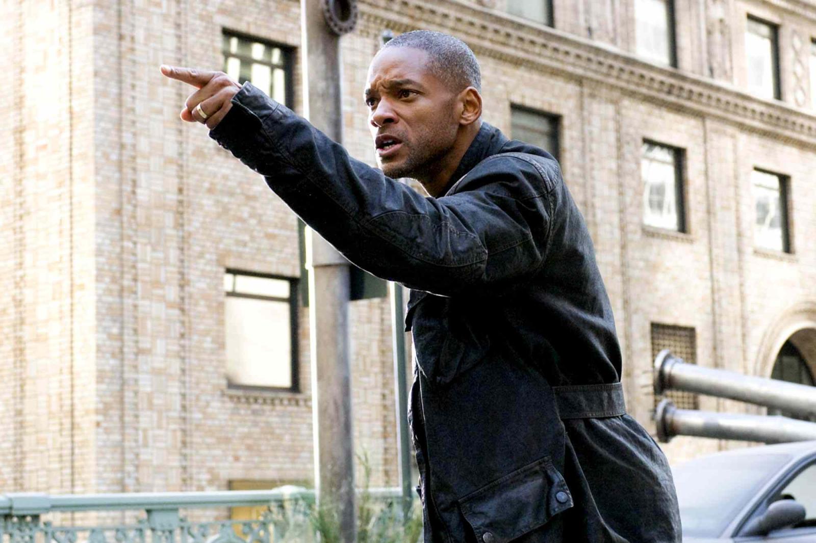 What happens at the end of I Am Legend depends on which of its two endings you saw - image 1