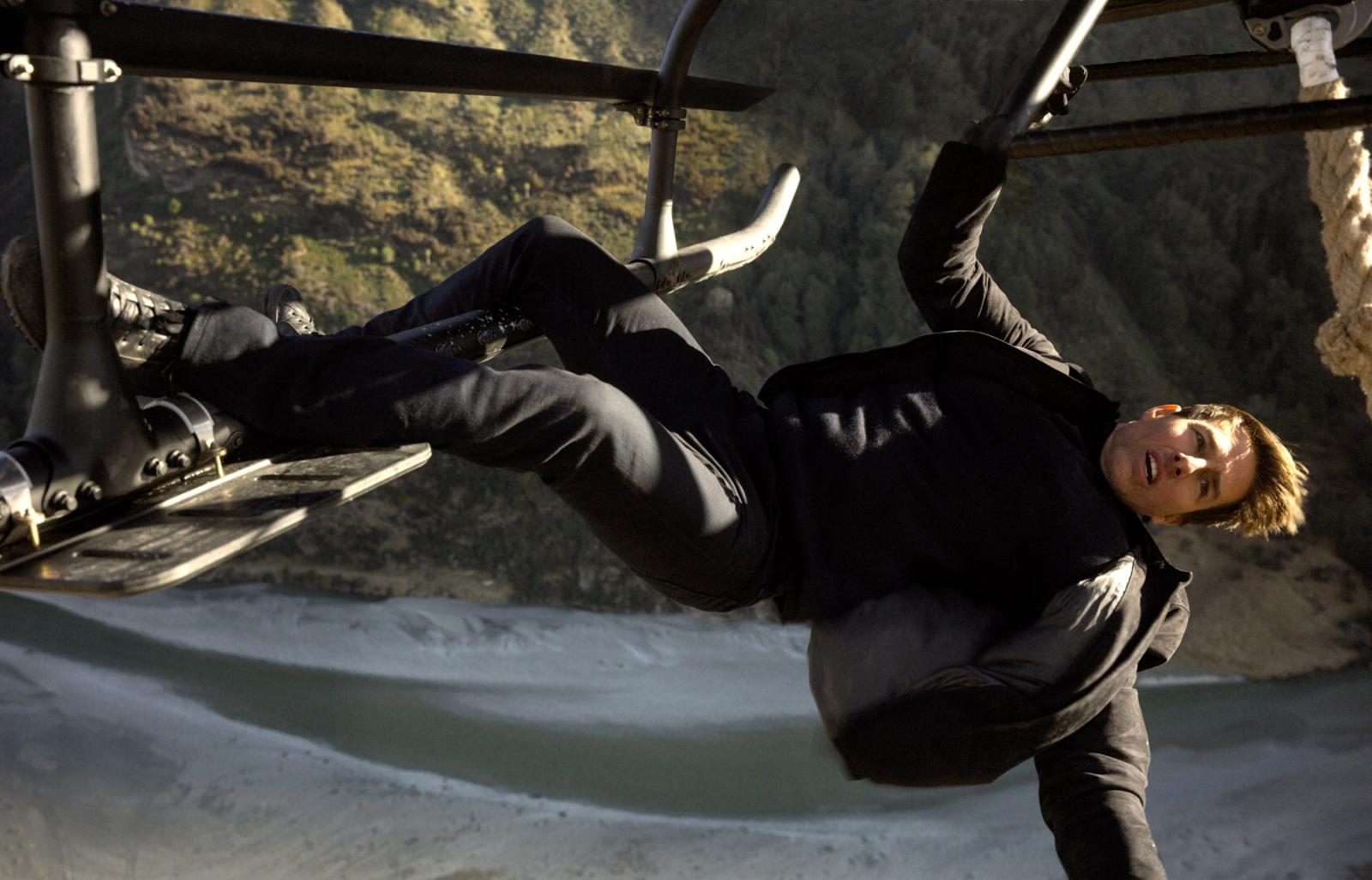 At 64, after riding a motorbike off a 7,000-foot cliff, Tom Cruise told GQ that he does not fear death - image 1