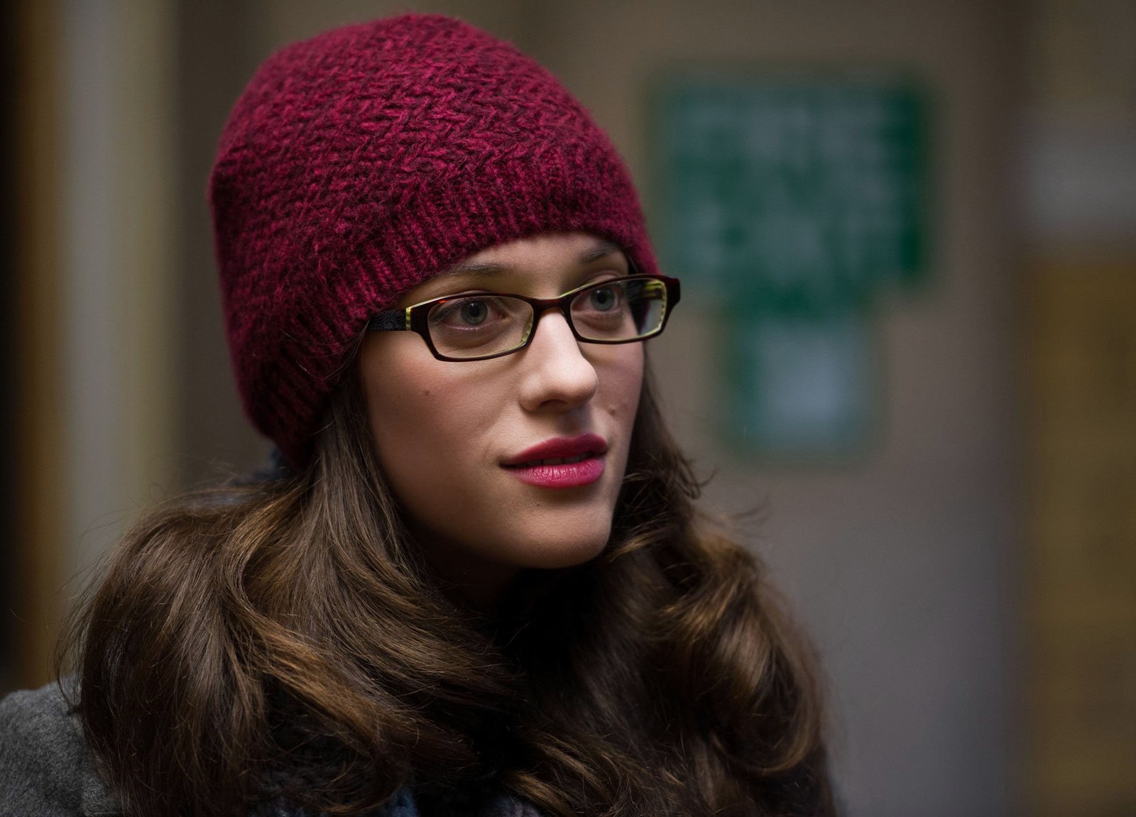 A bra scene was in the 2 Broke Girls script until Kat Dennings said one line to the showrunner - image 1